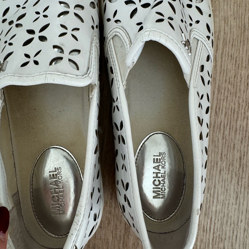 Michael Kors white& silver shoes size 8.5 - Picture 3 of 7